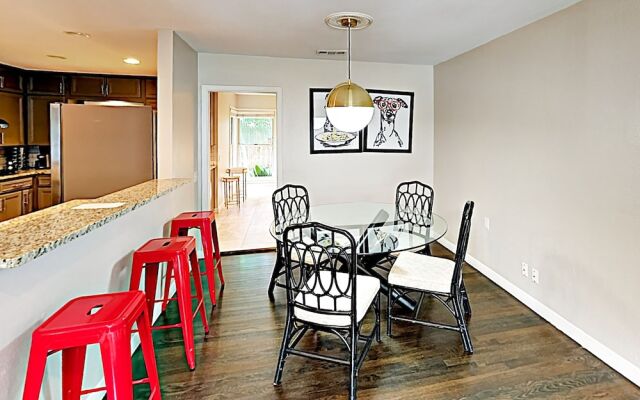 3BR 2BA Remodeled Rosedale House by RedAwning