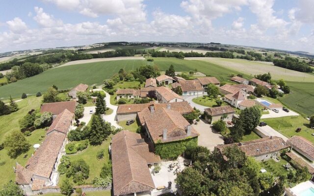 Le Cerisier, Manoir de Longeveau