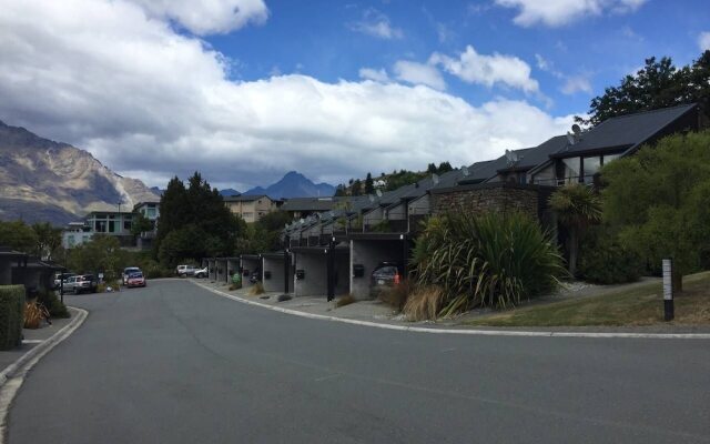 Distinctive Adjacent Two Lake View Townhouses