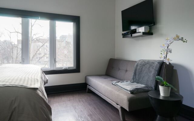 Applewood Suites - Queen West Studio