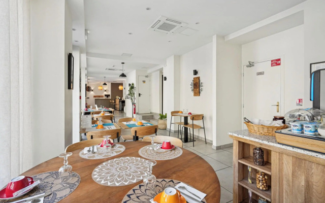 Hotel Le National Clichy Paris