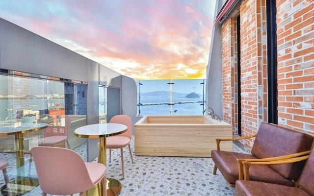 Hotel 701