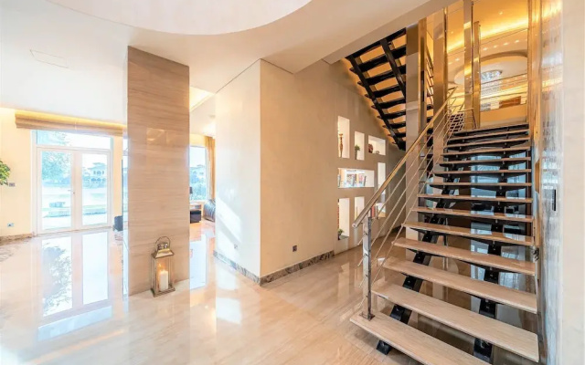 Ultimate Luxury sea front villa with private pool Palm Jumeirah