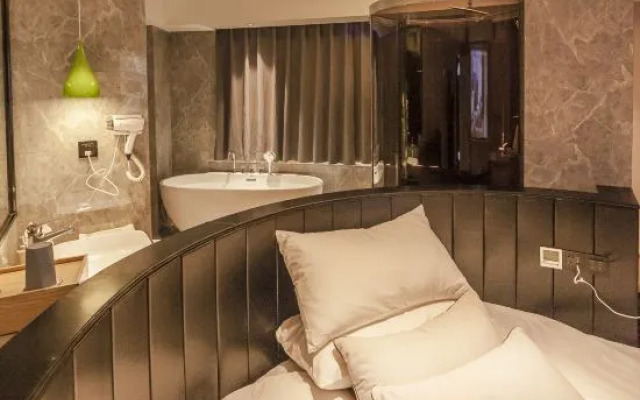 Parfik 3D Film Hotel (Wenling Zeguo Passenger Transport Center)