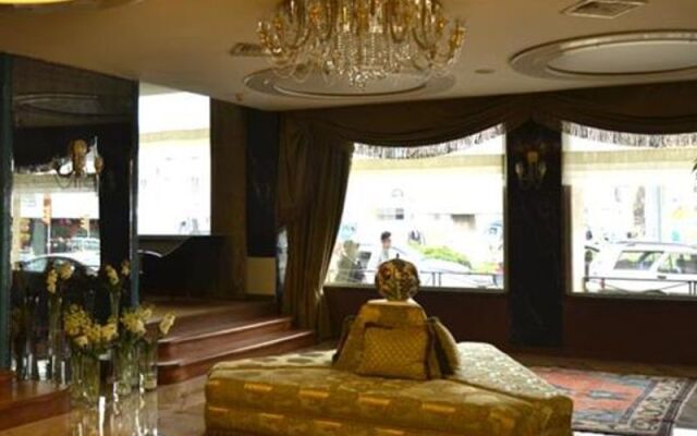 Tilmen Hotel