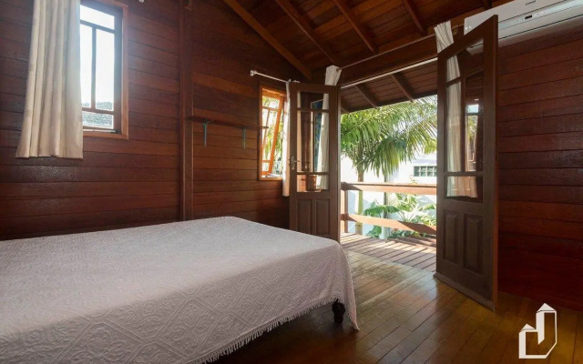 Casa com 03 dormitórios