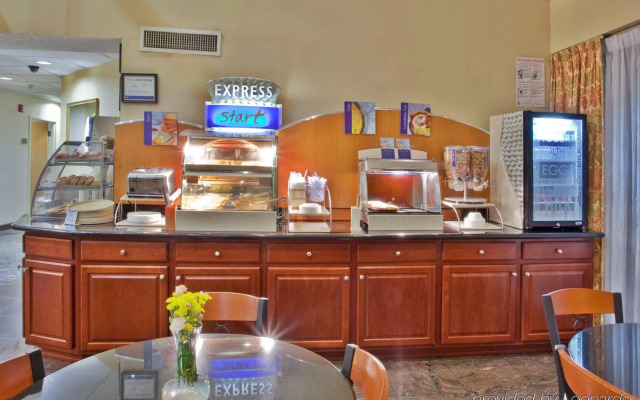 Holiday Inn Express Hotel & Suites by IHG