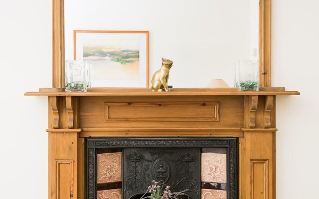 Traditional, Warm 1BR Flat in Maida Vale