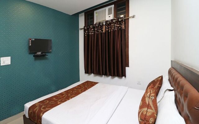 OYO 11648 CP Residency