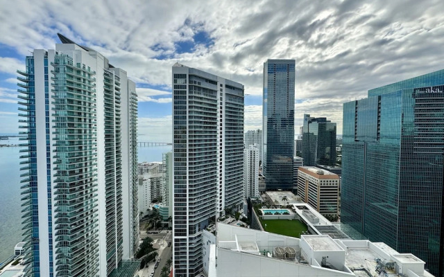 Miami Brickell unit Balcony Pool 1 pkg