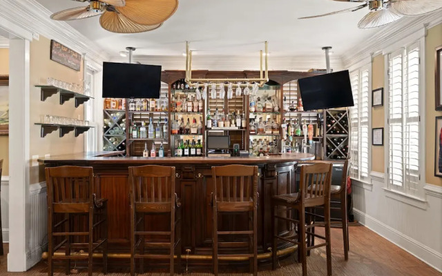 Village Inn and Pub - Adults Only