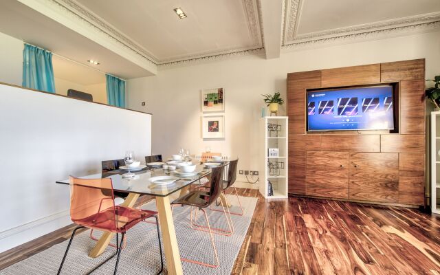 Location, Location! North Bank Street Luxury Apt