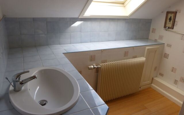 Charming Holiday Home in Hondschoote With Terrace