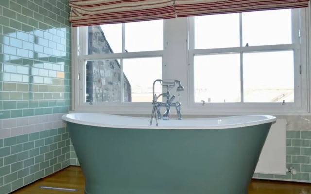 Incredible Edinburgh Penthouse Apartment With Roof Terrace
