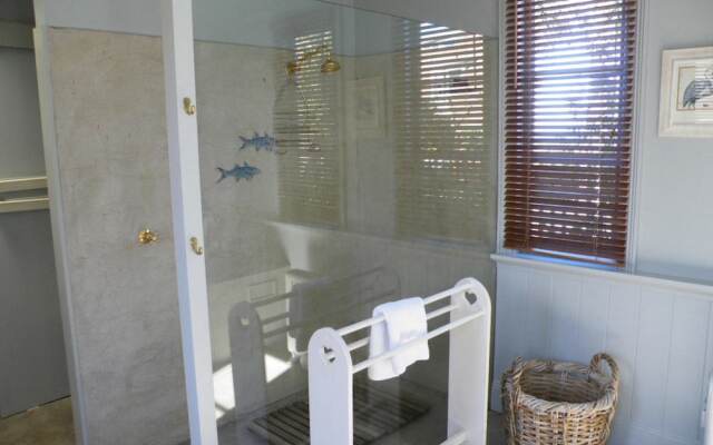 Pacific Heights Holiday Apartments & Munn's Tower House