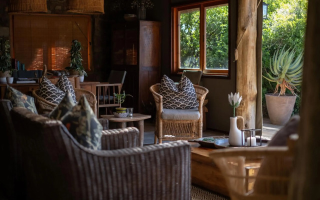 HillsNek Safari Camp - Amakhala Game Reserve