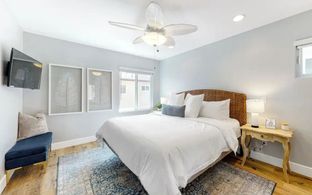 Walk to Mission Beach: Centrally Located Townhome