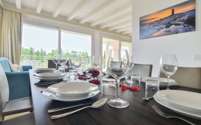 Sirmione Halldis Apartments