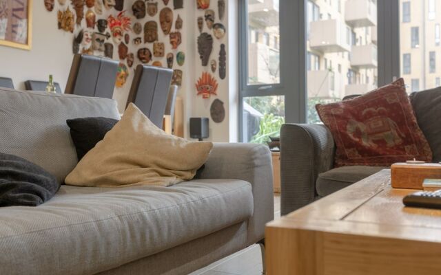 Modern 3 Bedroom Duplex Apartment in Stepney