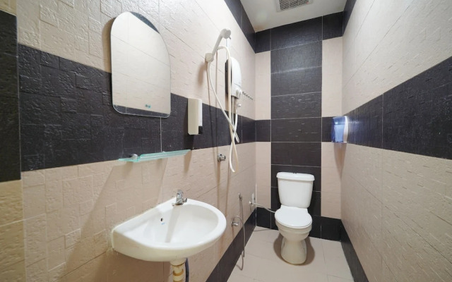 OYO 90011 MN Ferringhi Inn