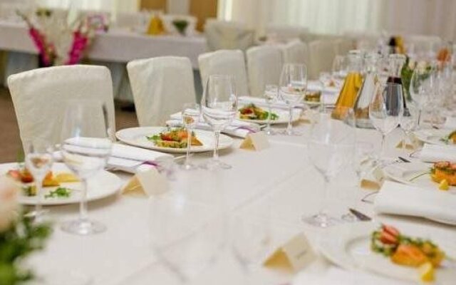 Velvet Hotel & Restaurant