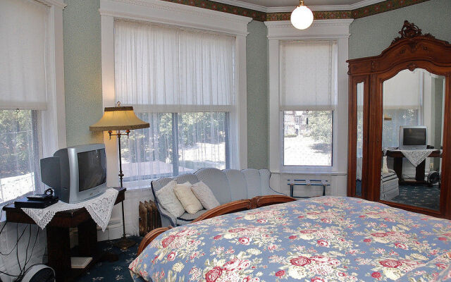 The Grand Anne Bed & Breakfast