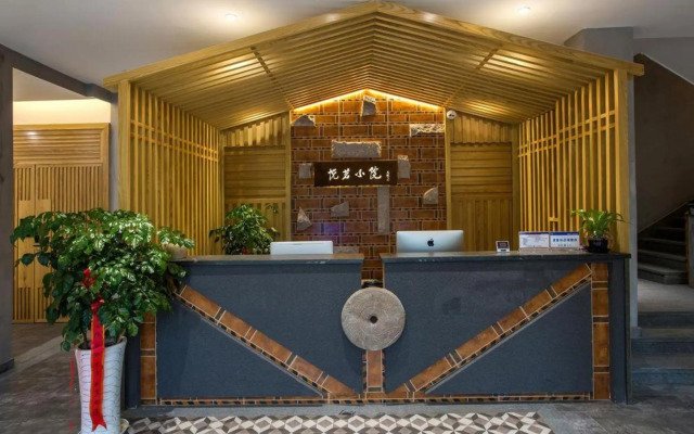 Yueming Xiaoyuan Hostel