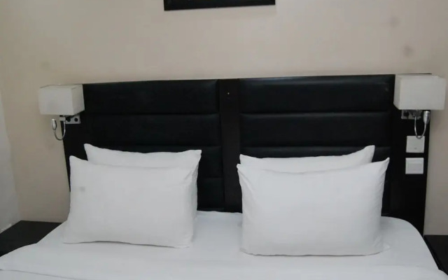 Leawood Hotel