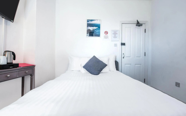 OYO Pier Hotel