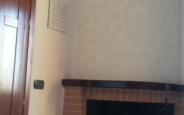 Edera Apartment in a No Kids Farmhouse, up to 6 People