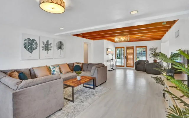 4BD House with Private Heated Pool