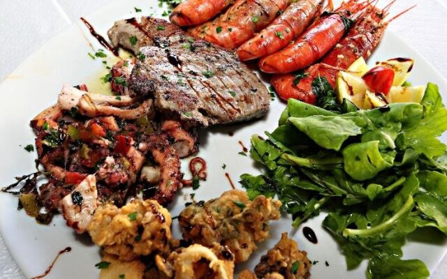 Reno's Restaurant & Guesthouse