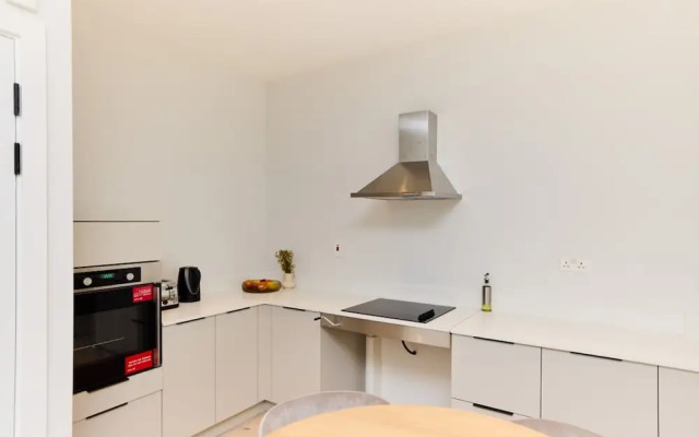 The Brondesbury Hideout - Breathtaking 1bdr Flat With Terrace Parking