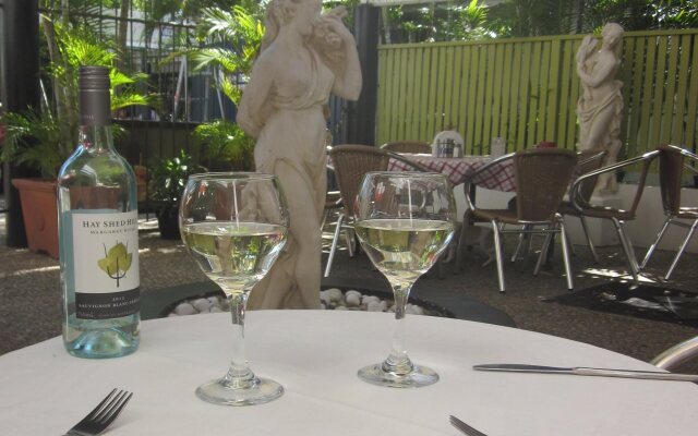 The Cosmopolitan Motel and Serviced Apartments