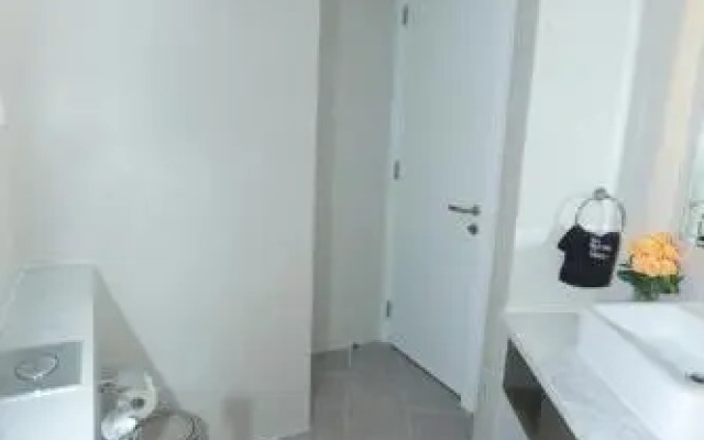 Damac Maison Prive - Deluxe Studio with Burj-Khalifa View