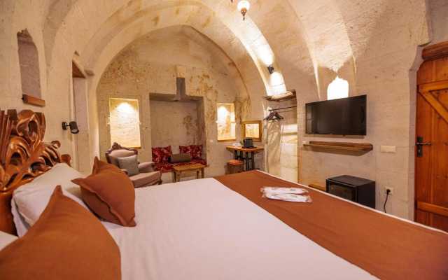 Canyon Cave Hotel