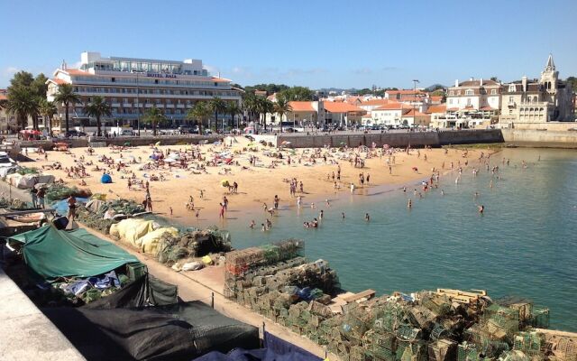Wondrous Terrace Apartment in Cascais
