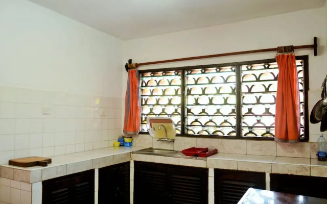Kirathimo Explorers Oasis Diani - Hostel
