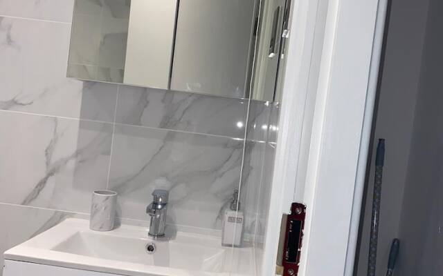 Fresh and Modern 2 Bed Flat Birmingham