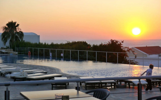 Theo Sunset Bay Hotel