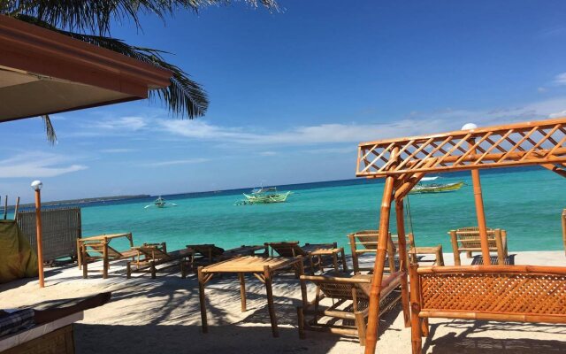 Ritzy's White Beach Resort & Restaurant
