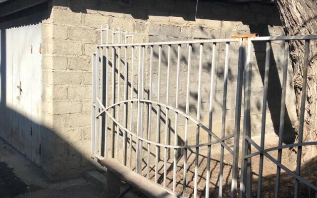 Апартаменты на переулке Яновского 2