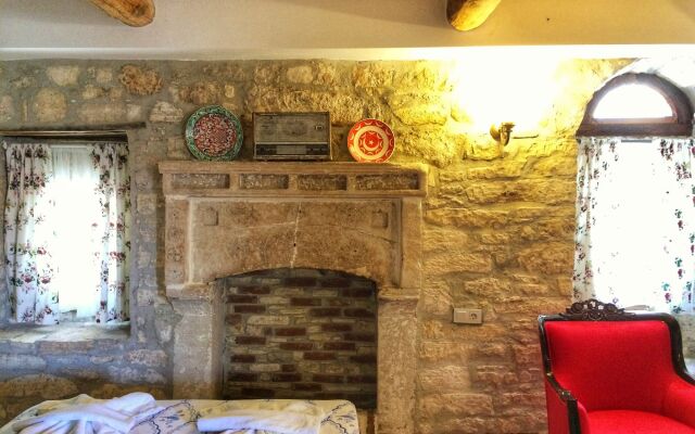 Parmis Boutique House