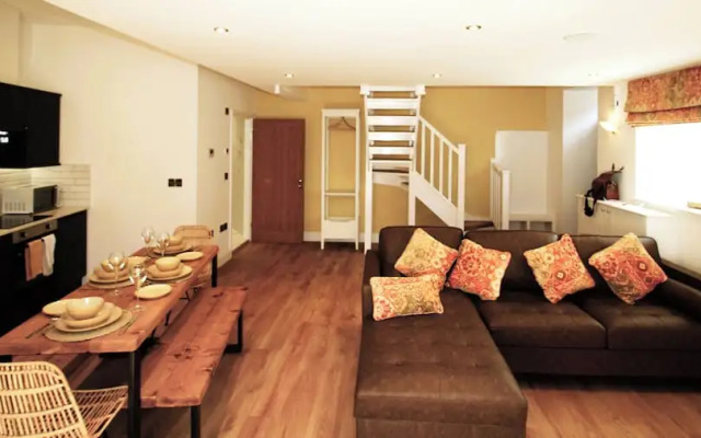 1 Bed Cottage - Plus Sofa Bed - Sleeps 4 - Pets