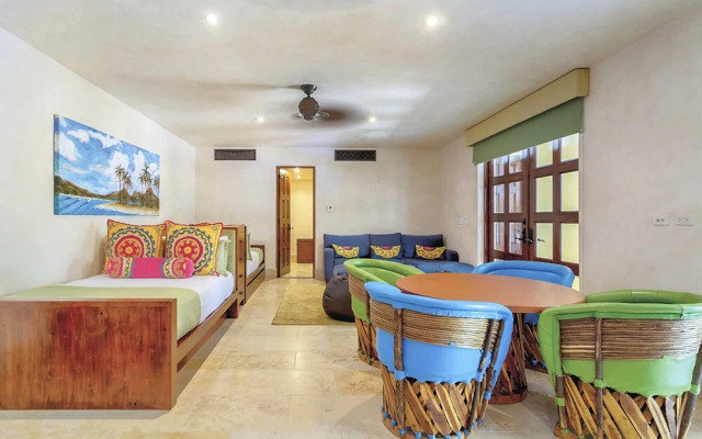 Blue Desert 11 - Casa De La Familia