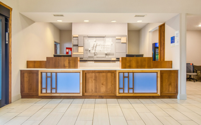 Holiday Inn Express Hotel & Suites Custer by IHG