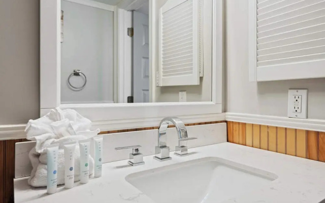 The Condor - Stay for 6