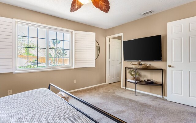 Desert Bloom by Avantstay Incredible Oasis w/ Dreamy Backyard & Patio