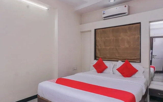 OYO 24674 Hotel Rajshree
