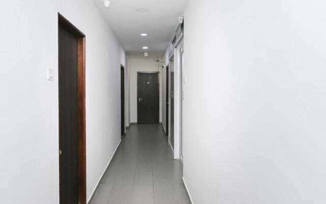 OYO 89915 East Mount Hotel